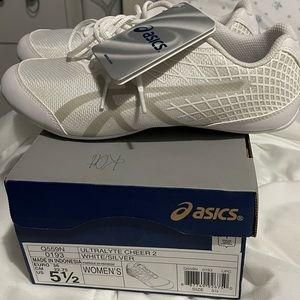 NWT/NWB ASICS Ultralyte cheer shoes